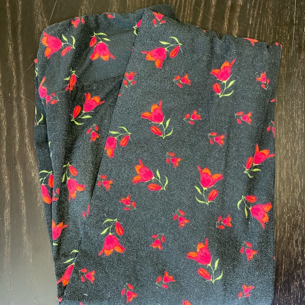 LulaRoe leggings black and red